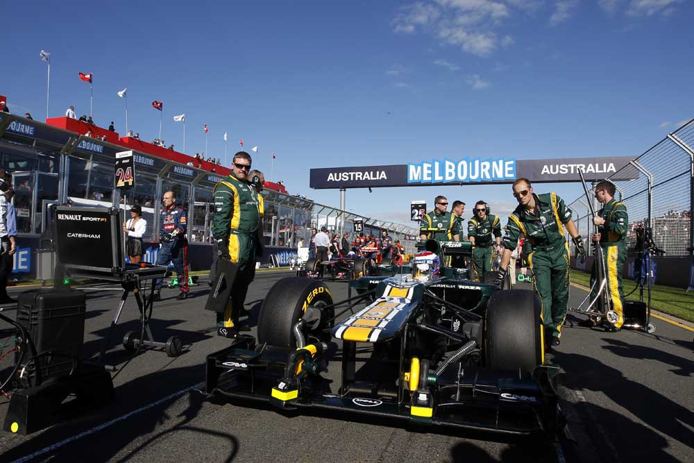 Før starten for Petrov - og senere parkerede han blot i modsatte side
(Foto: Caterham F1 Team)